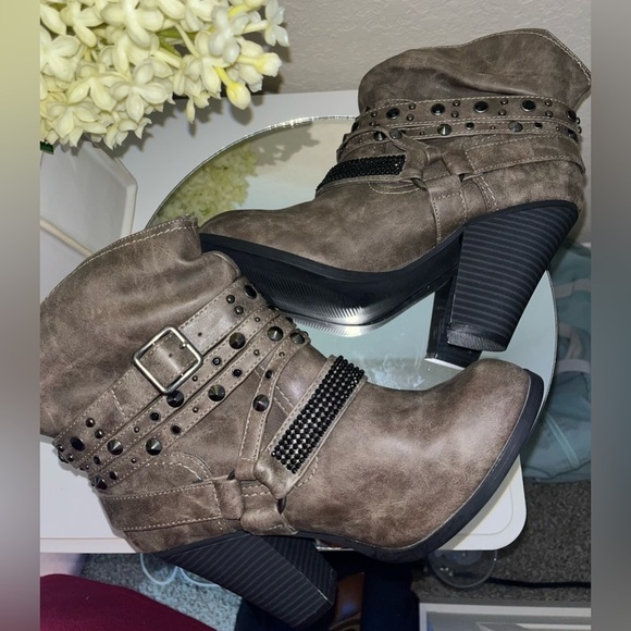 Daisy Fuentes Victoria Short Boots - Picture 1 of 16